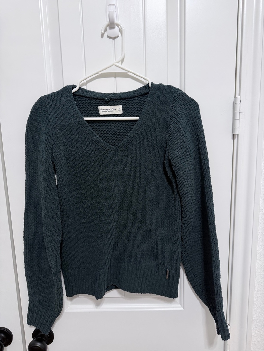 Abercrombie & Fitch Soft A&F Dark Green V Neck Sweater XS